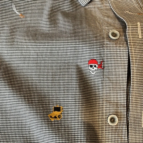 Men’s large short sleeve shirt with a pirate motif. - Picture 3 of 4